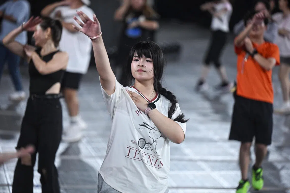 ST20260126_202625200894 Azmi Athni ayychingay//

Singapore polytechnic student Sarah Marsh, 17, during Chingay rehearsals on Jan 26, 2026. She will be performing with the Eurasian Association in Chingay 2026. 

ST PHOTO: AZMI ATHNI