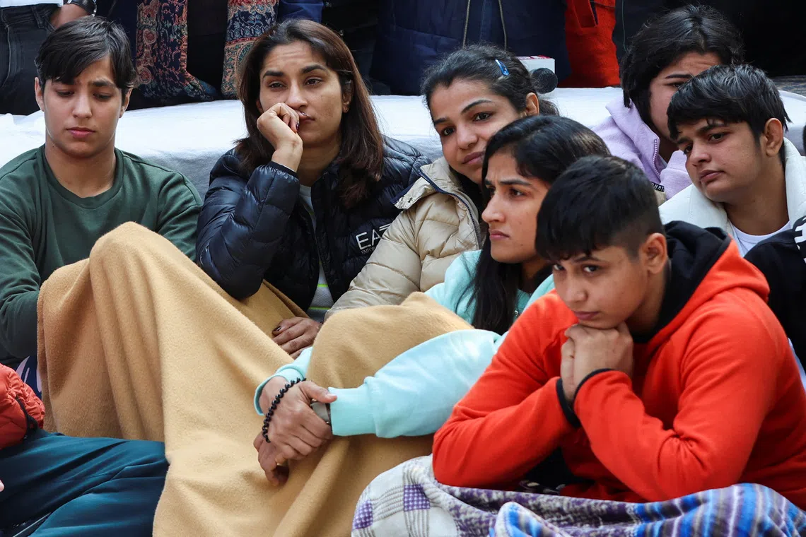 Vinesh Phogat, Sakshi Malik and other Indian wrestlers take part in a protest demanding the disbandment of the WFI and the investigation of its head by the police, who they accuse of sexually harassing female players, at Jantar Mantar in New Delhi, India, January 19, 2023. REUTERS/Anushree Fadnavis