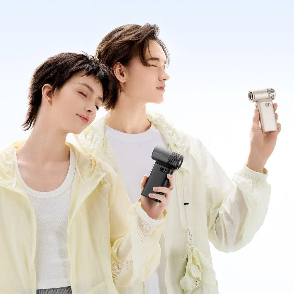 The JisuLife handheld fan has evolved from a practical heat fix into a daily carry item, designed to move between commutes, meals and evenings out without missing a beat. 
