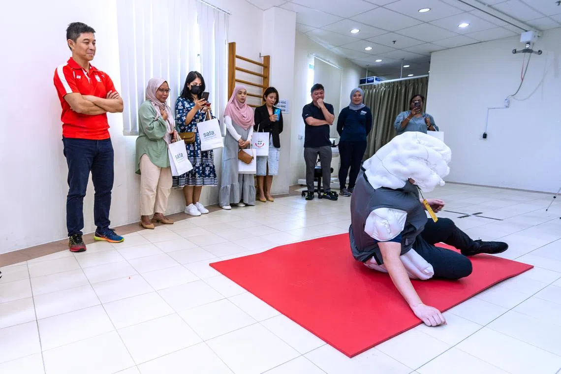 zyvest15 - SATA CommHealth - YDB Airbag Demonstration.





Credit: PR Communications