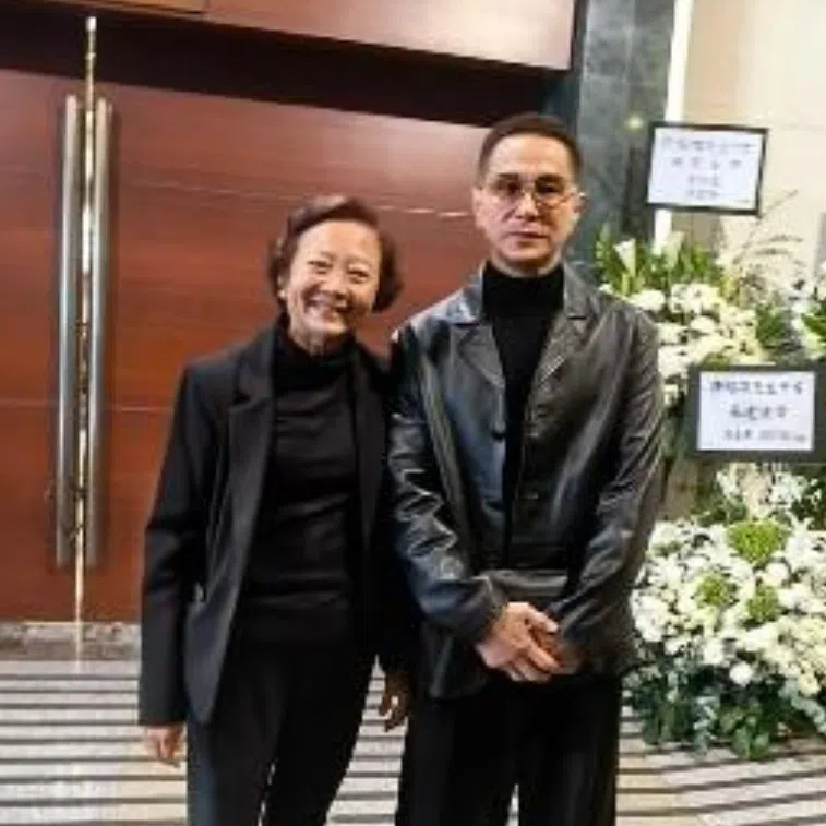 Ms Lee Bee Wah (second from right) and Collin Chee (right) attended Benz Hui's funeral on Nov 18. 