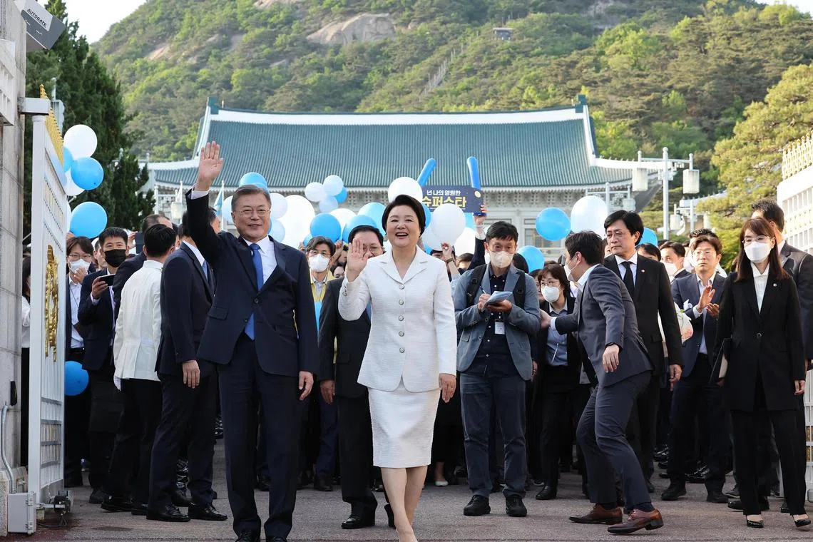 PixMoon - President Moon Jae-in (L) and first lady Kim Jung-sook wave as they leave the presidential office of Cheong Wa Dae in Seoul, South Korea, 09 May 2022, for the last time as the first couple.  

Credit: EPA-EFE