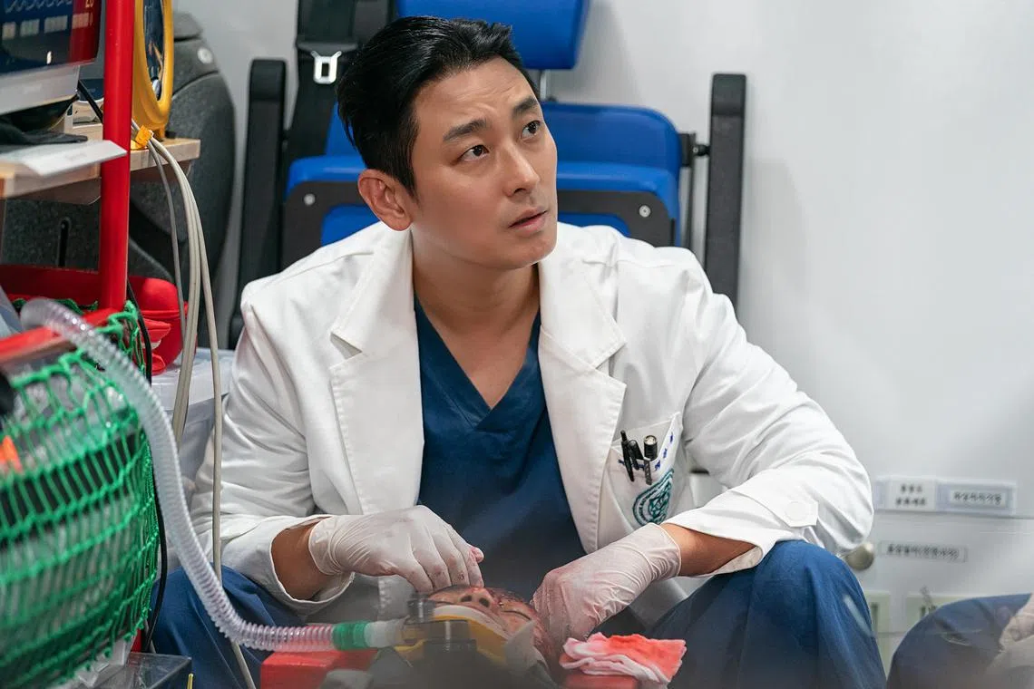 Ju Ji-hoon in The Trauma Code: Heroes On Call.