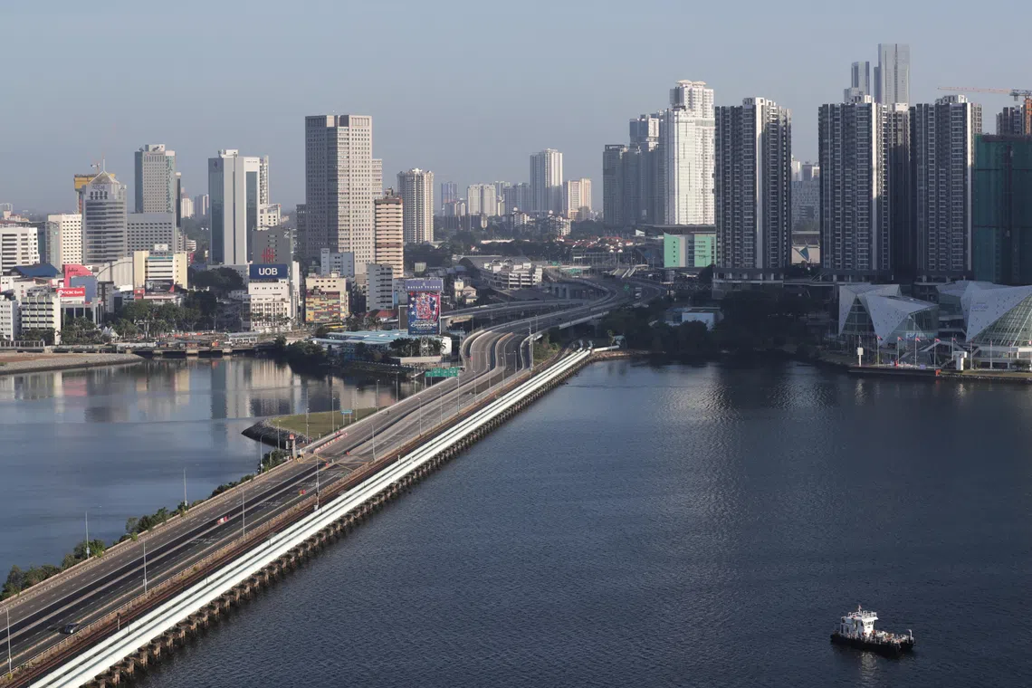 Analysts expect the ringgit to trade between RM3.20 and RM3.30 per Sing dollar by the end of 2025, before strengthening further in 2026.