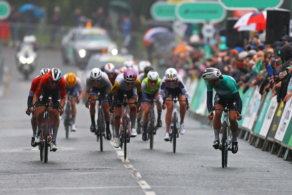 Cycling - Tour of Britain - Stage 4 - Leigh - National Cycling Centre, Leigh, Britain - June 9, 2024 Overall race leader Team SD-Worx - Protime's Lotte Kopecky in action with Liv AlUla Jayco's Ruby Roseman-Gannon and Team SD-Worx - Protime's Christine Majerus before the end of the final stage REUTERS/Molly Darlington/File Photo