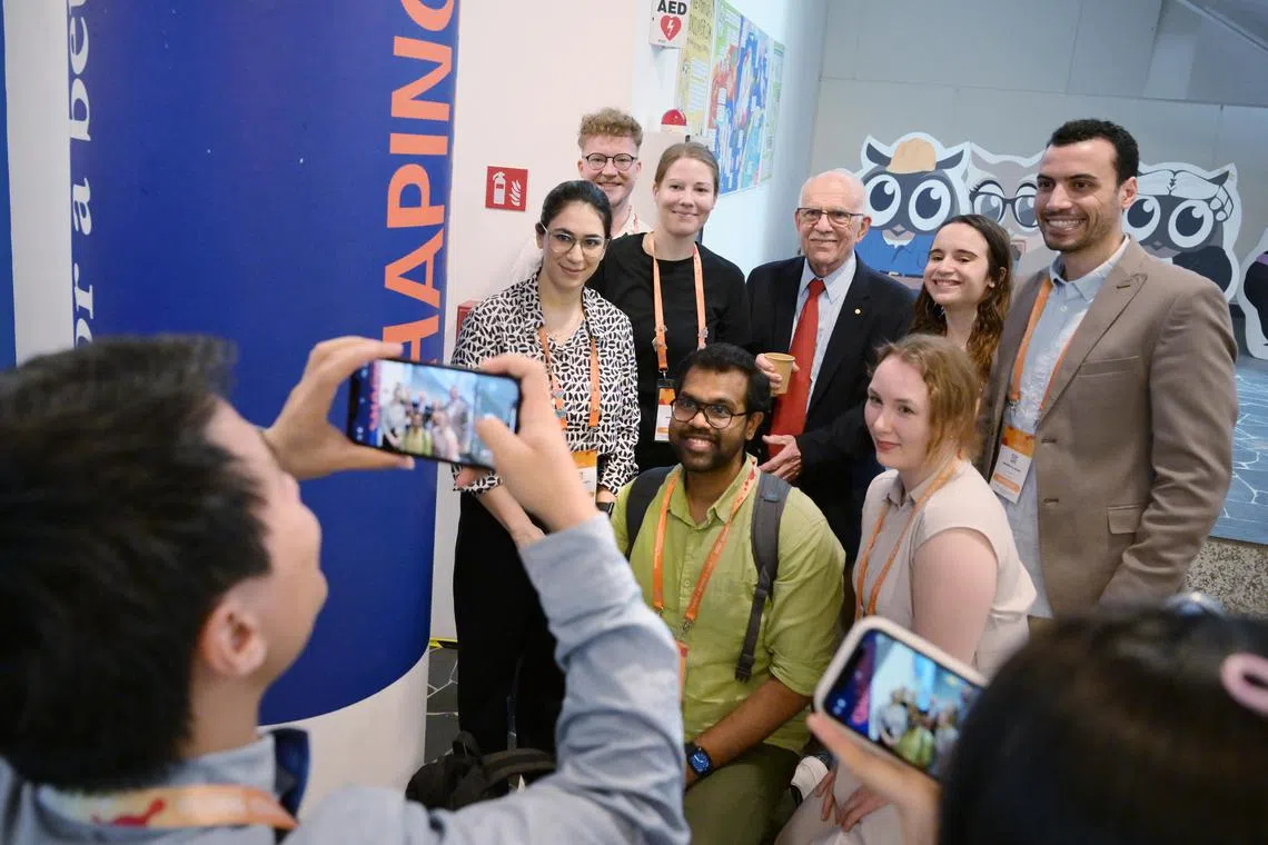 Young scientists at the Global Young Scientists Summit (GYSS) 2025 grabbing the chance to taking photos with Nobel Prize winner Louis Ignarro.

