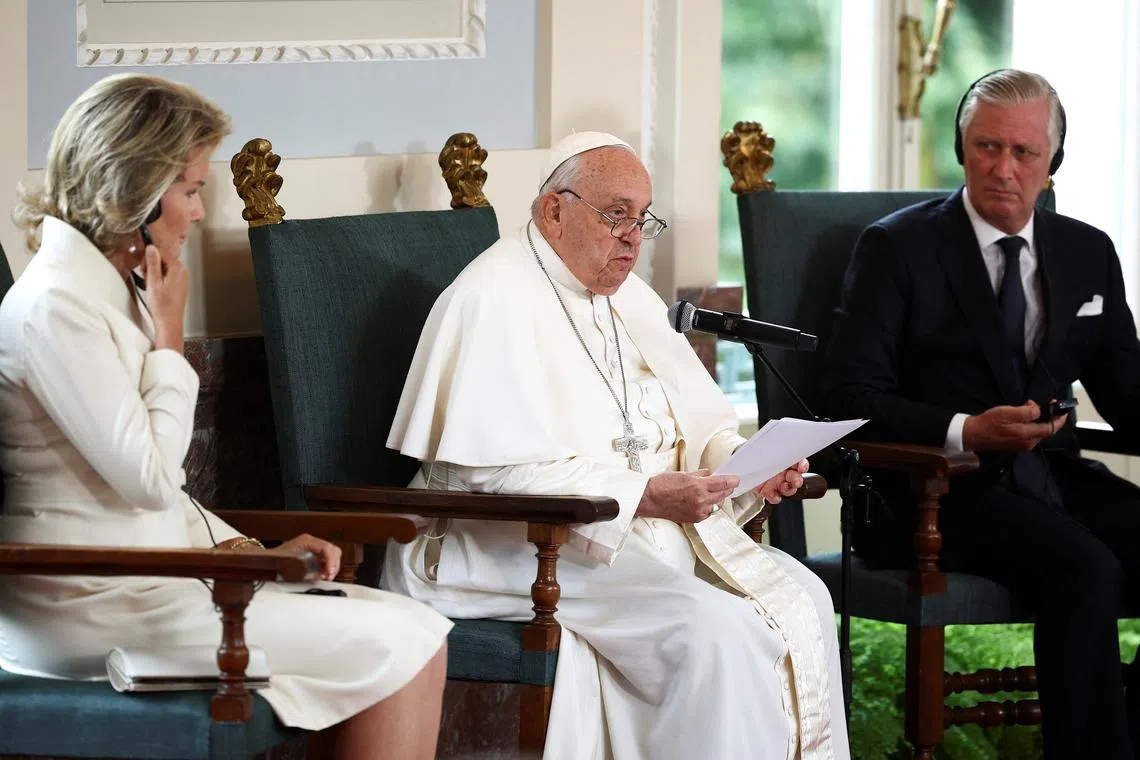 Pope Francis addresses Belgium's authorities and civil society, next to Belgian King Philippe and Queen Mathilde, in Brussels, Belgium September 27, 2024. REUTERS/Guglielmo Mangiapane