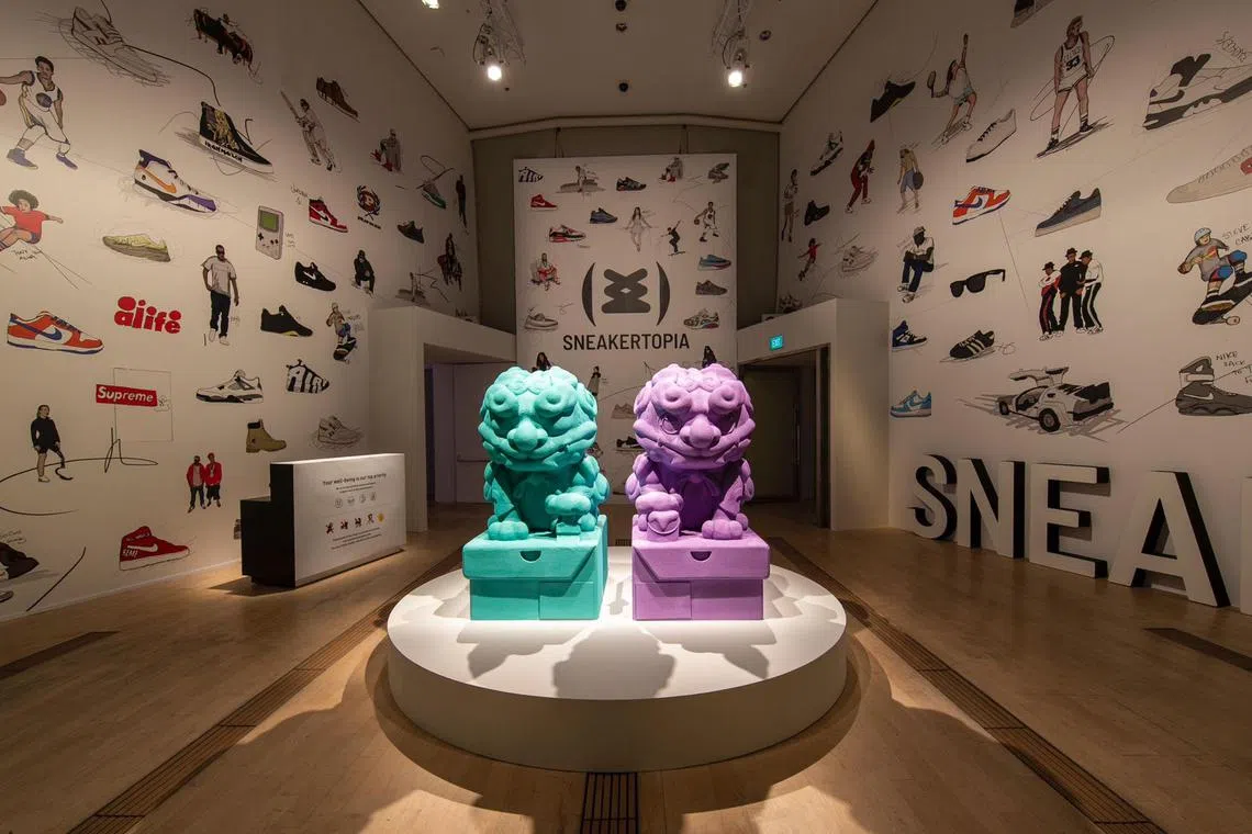 Tobyato's sneaker stone lions at the entrance of Sneakertopia