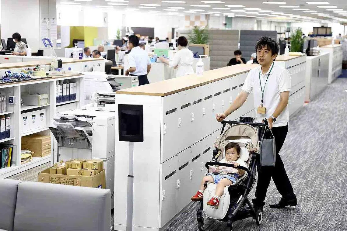 At least five municipalities across the country have systems to allow employees to bring their children to work. 