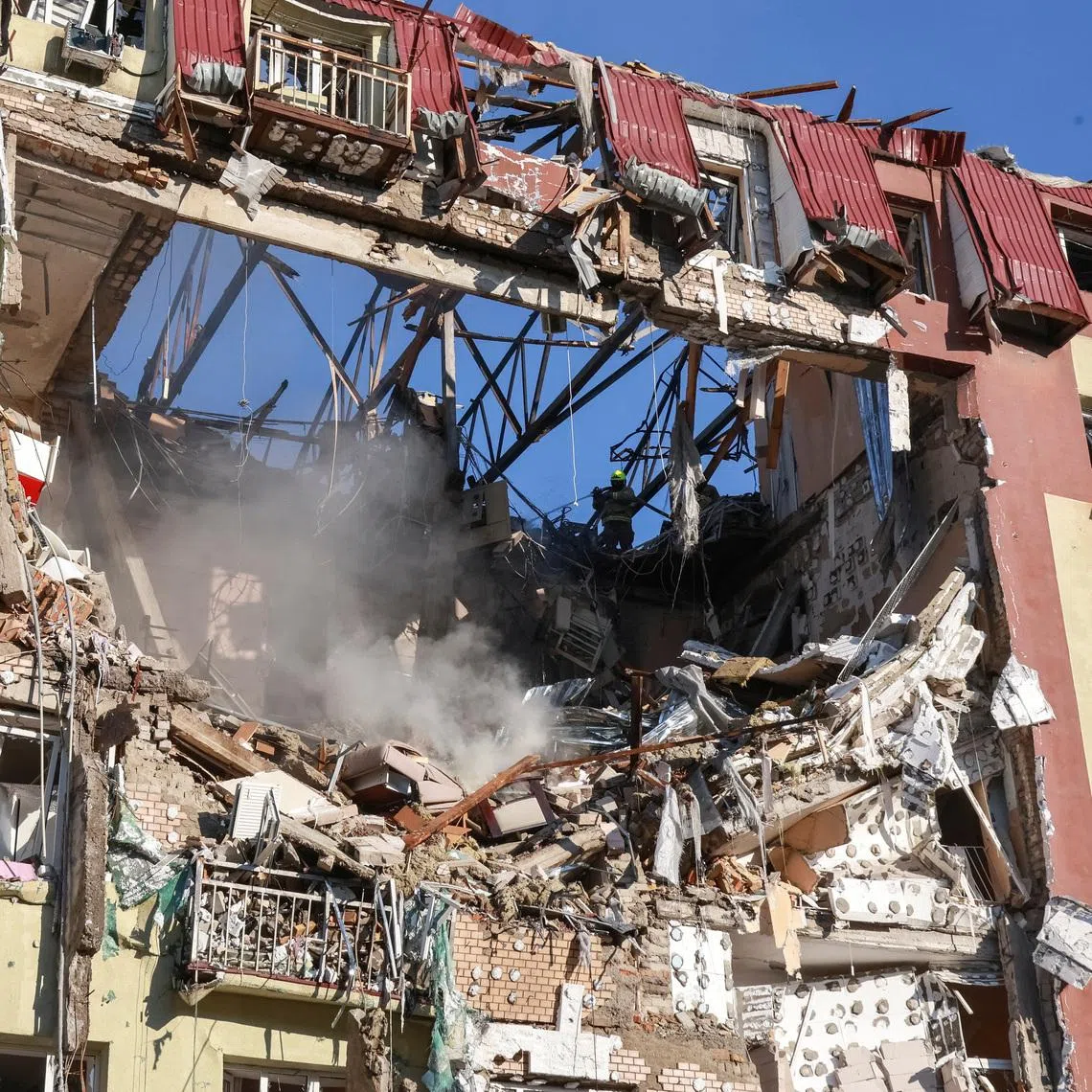 Rescuers work at a site an apartment building hit by a Russian drone strike, amid Russia's attack on Ukraine, in Odesa, Ukraine April 6, 2026. REUTERS/Nina Liashonok