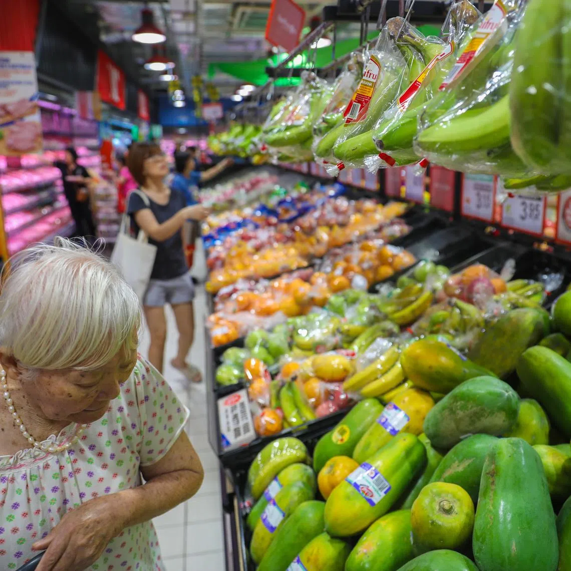 The drop in core inflation was due mainly to smaller increases in the prices of food and private transport.