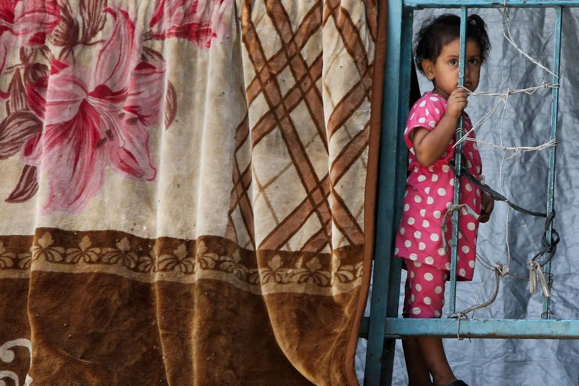 FILE PHOTO: A Palestinian child, displaced by the Israeli military offensive, shelters in an UNRWA school, in Khan Younis, in the southern Gaza Strip, August 19, 2025. REUTERS/Hatem Khaled/File Photo