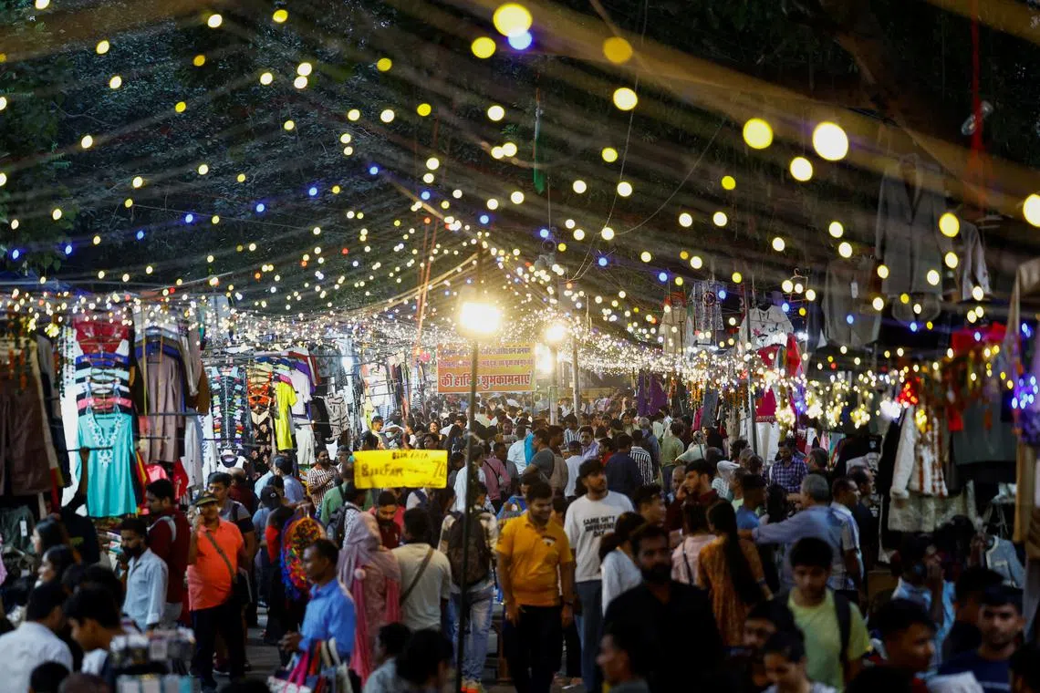FILE PHOTO: People shop at a market in New Delhi, India, November 4, 2024.REUTERS/Anushree Fadnavis/File Photo