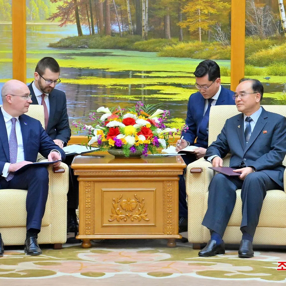 Chairman of the Standing Committee of the Supreme People's Assembly Jo Yong-won (right) meeting Russian news agency TASS director-general Andrey Kondrashov (left).