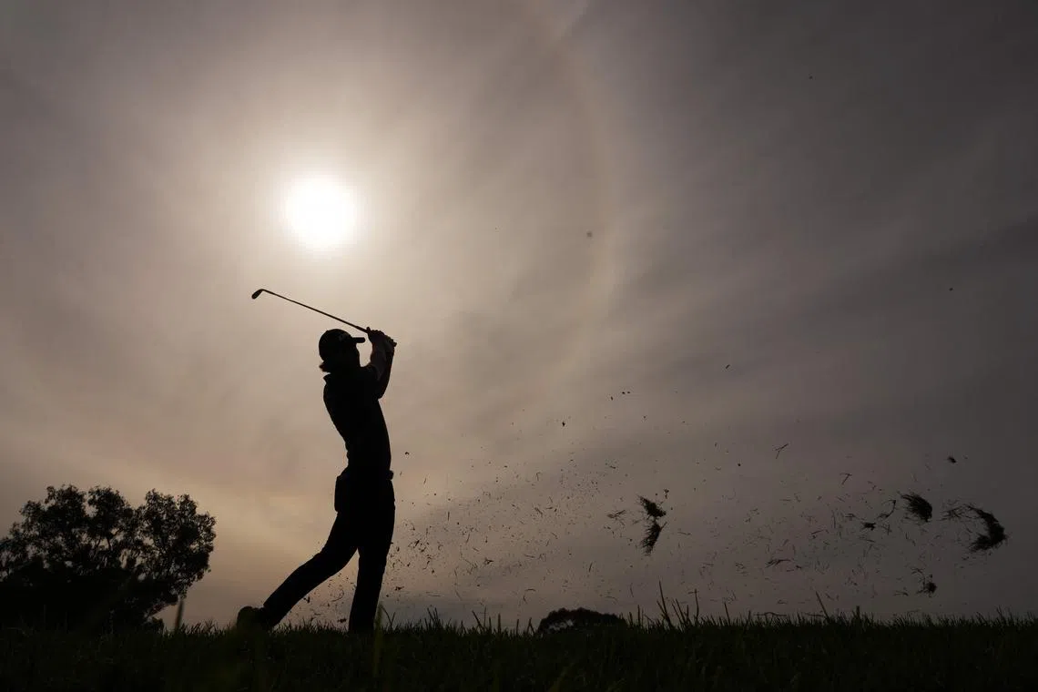 LA JOLLA, CALIFORNIA - FEBRUARY 16: Maverick McNealy of the United States plays his shot on the 18th hole during the final round of The Genesis Invitational 2025 at Torrey Pines Golf Course on February 16, 2025 in La Jolla, California.   Michael Owens/Getty Images/AFP (Photo by Michael Owens / GETTY IMAGES NORTH AMERICA / Getty Images via AFP)
