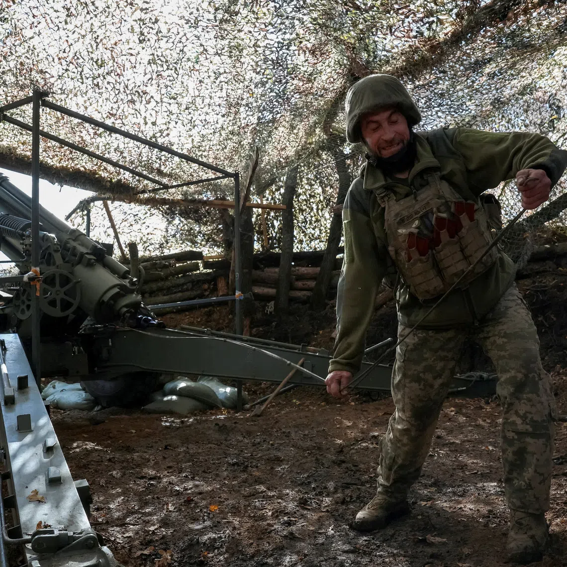 An artilleryman of the 152nd Separate Jaeger Brigade fires a howitzer towards Russian troops, amid Russia's attack on Ukraine, near the frontline town of Pokrovsk in Donetsk region, Ukraine October 15, 2025. REUTERS/Anatolii Stepanov