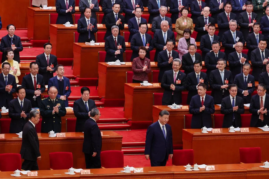 Delegates and party members applaud as Chinese President Xi Jinping arrives for the opening session of the Chinese People's Political Consultative Conference (CPPCC) at the Great Hall of the People in Beijing, China March 4, 2026. REUTERS/Maxim Shemetov