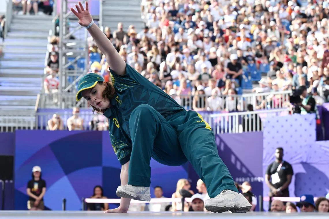 FILE PHOTO: Paris 2024 Olympics - Breaking - B-Girls Round Robin - La Concorde 1, Paris, France - August 09, 2024. Raygun of Australia in action. REUTERS/Angelika Warmuth/File Photo