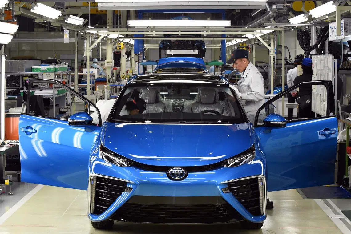 Both manufacturing output and new orders fell further in November.