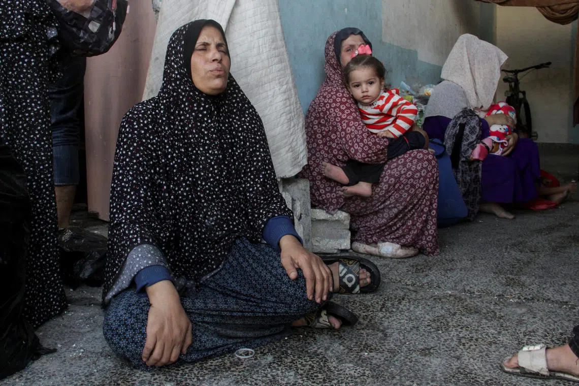 FILE PHOTO: Palestinians react after a school sheltering displaced people was hit by an Israeli strike, at Beach camp in Gaza City November 7, 2024. REUTERS/Mahmoud Issa/File Photo