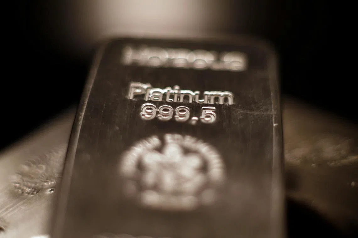 Analysts expect platinum prices to reach around US$2,800 per ounce in 2026, while palladium is forecast to hit US$1,900.
