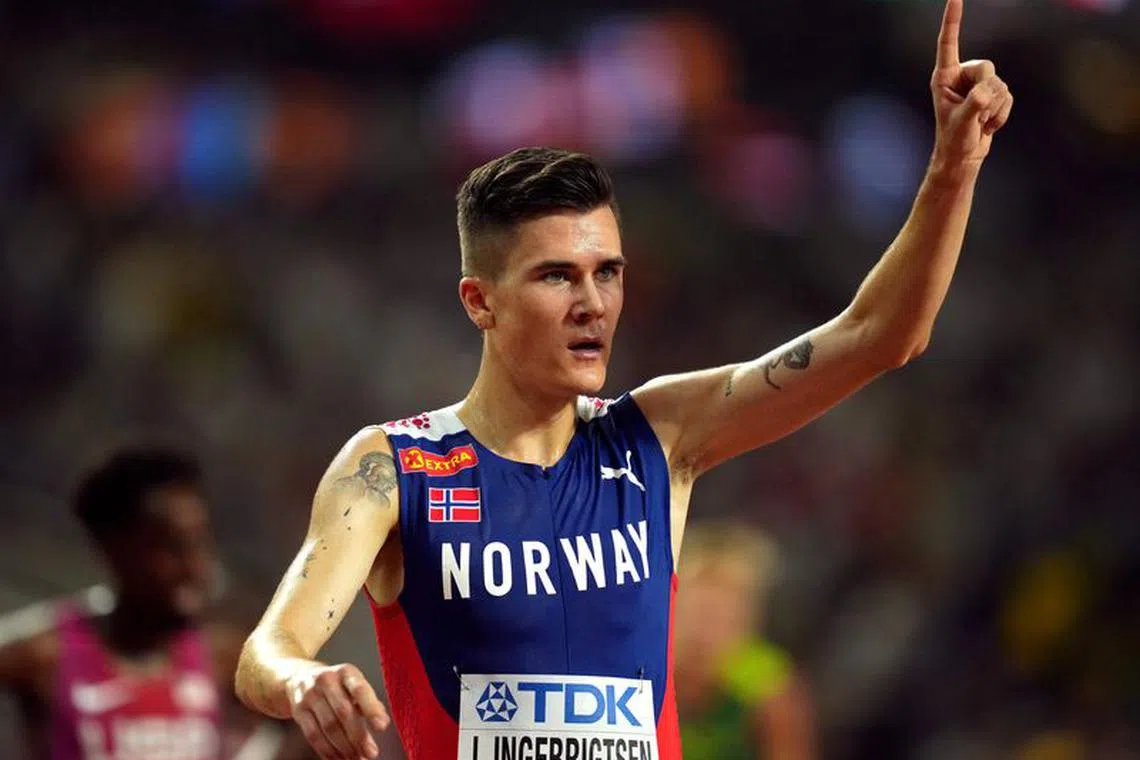 Athletics - World Athletics Championship - Men's 5000m Final - Budapest, Hungary - August 27, 2023 Gold medallist Norway's Jakob Ingebrigtsen celebrates after winning the final REUTERS/Aleksandra Szmigiel