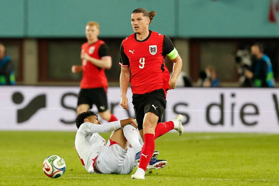 Soccer Football - International Friendly - Austria v Tunisia - Ernst Happel Stadion, Vienna, Austria - June 1, 2026 Austria's Marcel Sabitzer in action with Tunisia's Khalil Ayari REUTERS/Lisa Leutner
