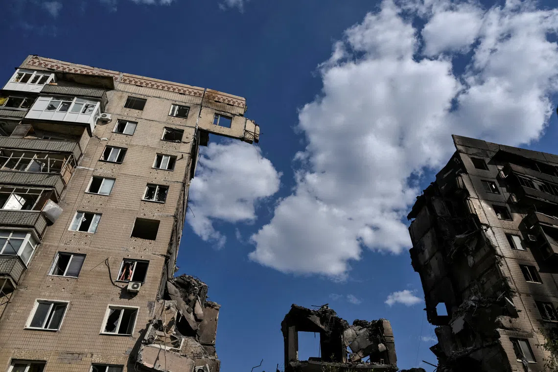 FILE PHOTO: A destroyed apartment building, amid Russia's attack on Ukraine, in the frontline town of Druzhkivka in Donetsk region, Ukraine August 25, 2026. REUTERS/Stringer/File Photo