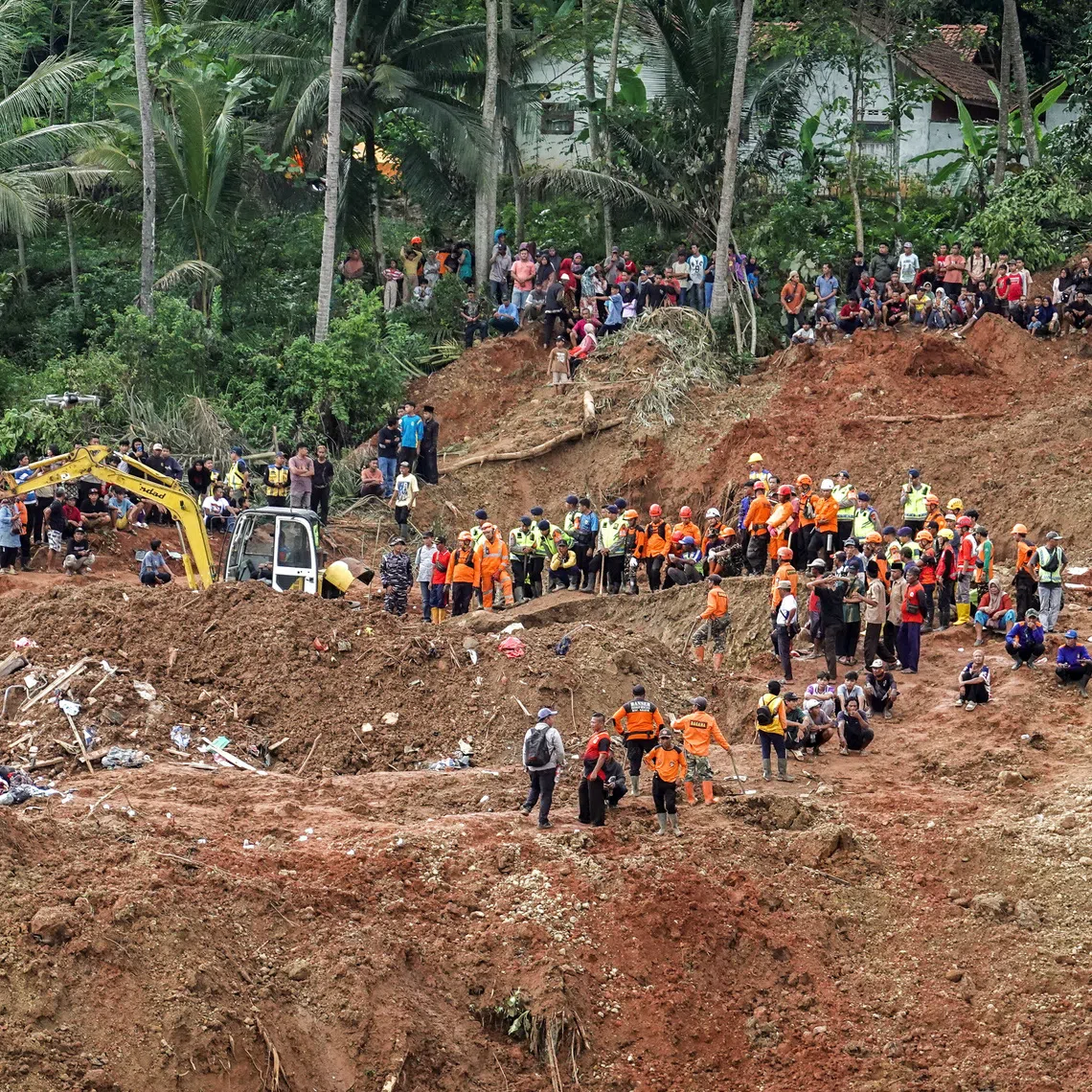 Indonesian rescue members search for victims at the site of a landslide, which hit Cibeunying village on November 13, in Cilacap, Central Java province, Indonesia, November 15, 2025. REUTERS/Stringer
