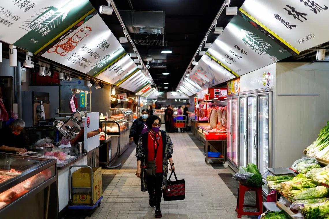 People shop at a market in Taipei, Taiwan December 21, 2023. REUTERS/Ann Wang
