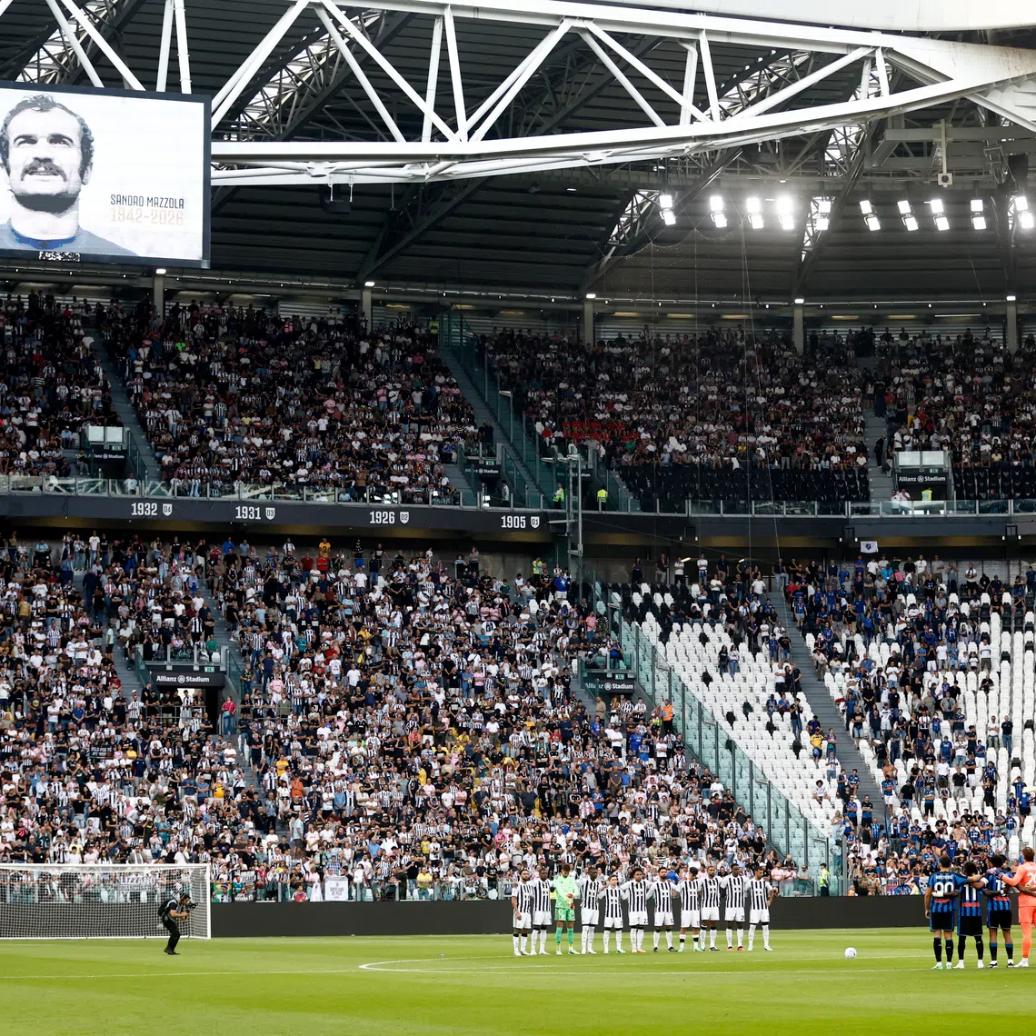 Soccer Football - Serie A - Juventus v Atalanta - Allianz Stadium, Turin, Italy - September 20, 2026 General view during a minutes silence in memory of former player Sandro Mazzola REUTERS/Vincenzo Livieri
