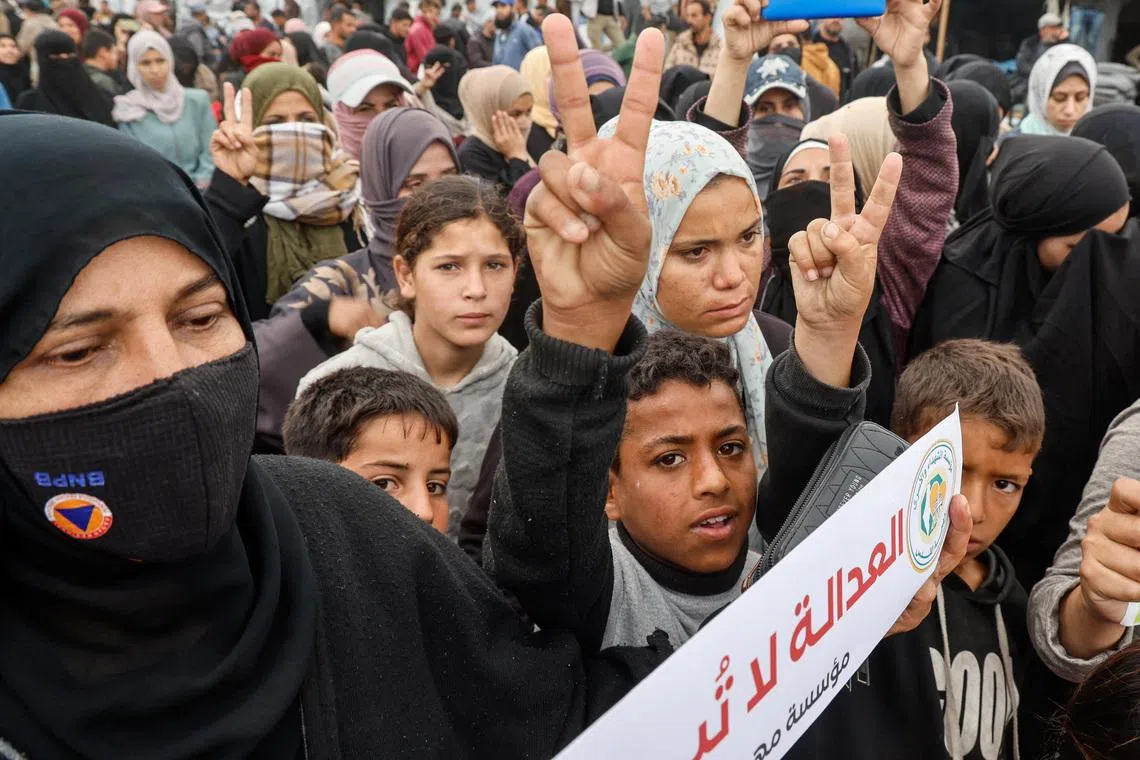 Palestinians take part in a protest against the execution of the Israeli death penalty law for Palestinians convicted in military courts of deadly attacks, in Khan Younis, southern Gaza Strip, April 2, 2026. REUTERS/Haseeb Alwazeer