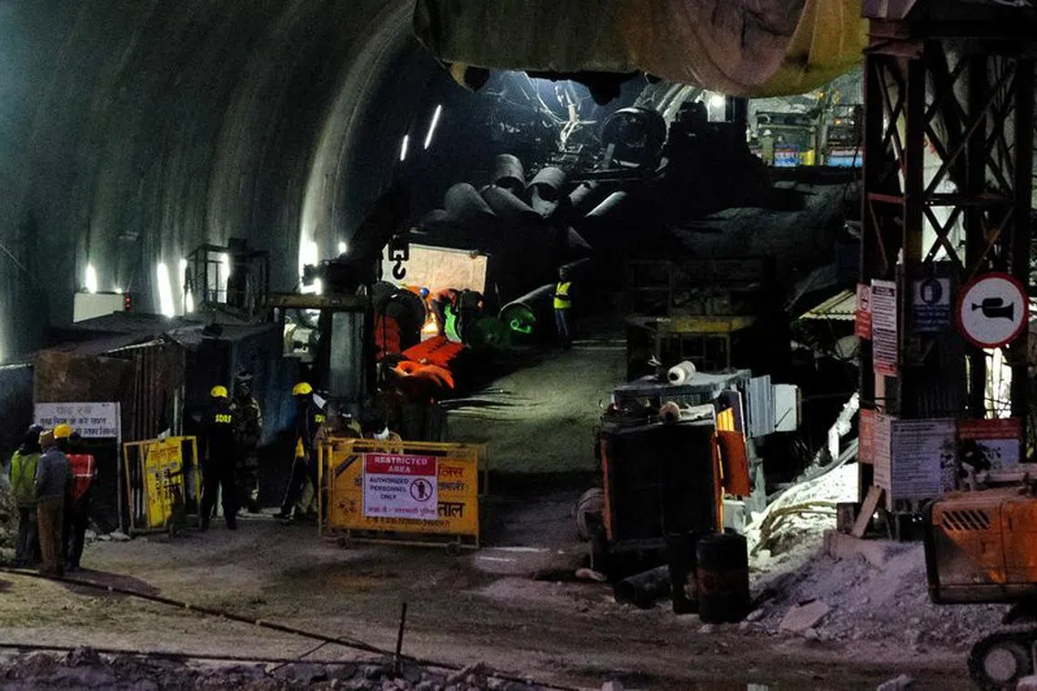 Members of rescue teams use an auger inside a tunnel where workers have been trapped for ten days after the tunnel collapsed in Uttarkashi, in the northern state of Uttarakhand, India, November 22, 2023. REUTERS/Shankar Prasad Nautiyal