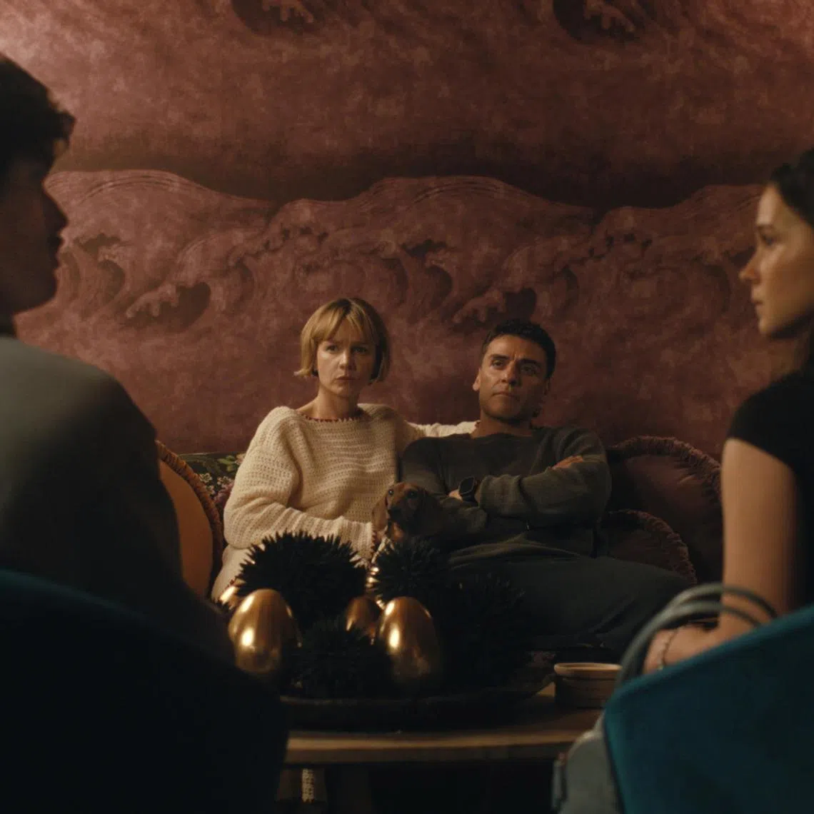 (From left) Charles Melton, Carey Mulligan, Oscar Isaac and Cailee Spaeny in Beef 2.