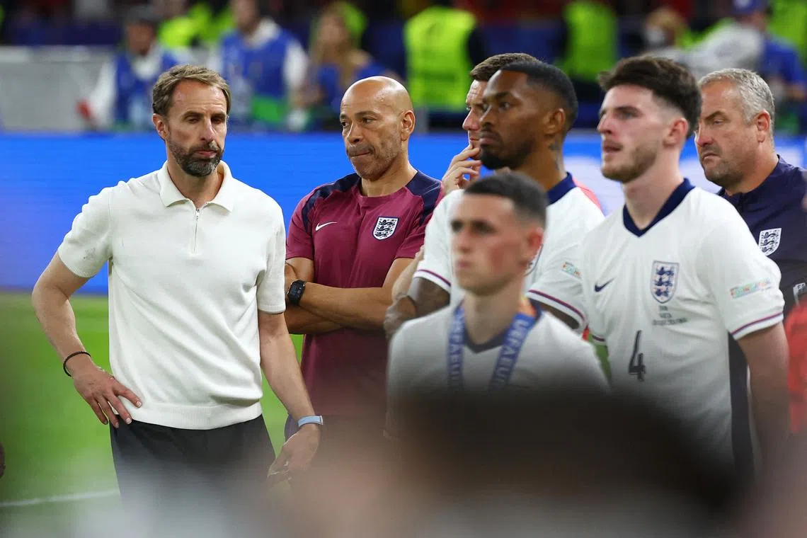 Soccer Football - Euro 2024 - Final - Spain v England - Berlin Olympiastadion, Berlin, Germany - July 14, 2024 England manager Gareth Southgate and players look dejected after the match REUTERS/Lee Smith
