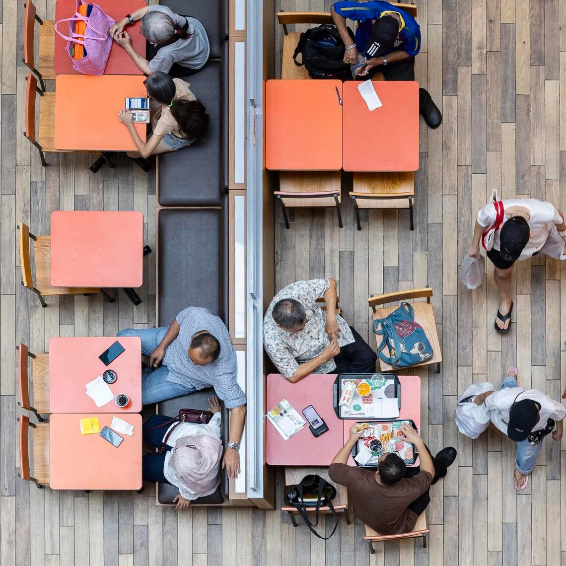 ST20250924_202599000154/pixgenerics/Brian Teo/Generic of diners at Jurong Point on Sept 24, 2025. Can be used for stories on restaurants, food and beverage (F&B) businesses, sales, manpower crunch, finance, economy, domestic expenditure, singapore gross domestic product (GDP), budget. ST PHOTO: BRIAN TEO 
