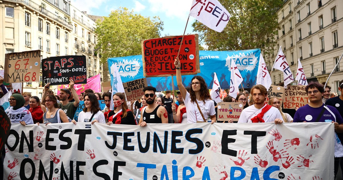 France backs UNESCO call for greater youth role in political decisions