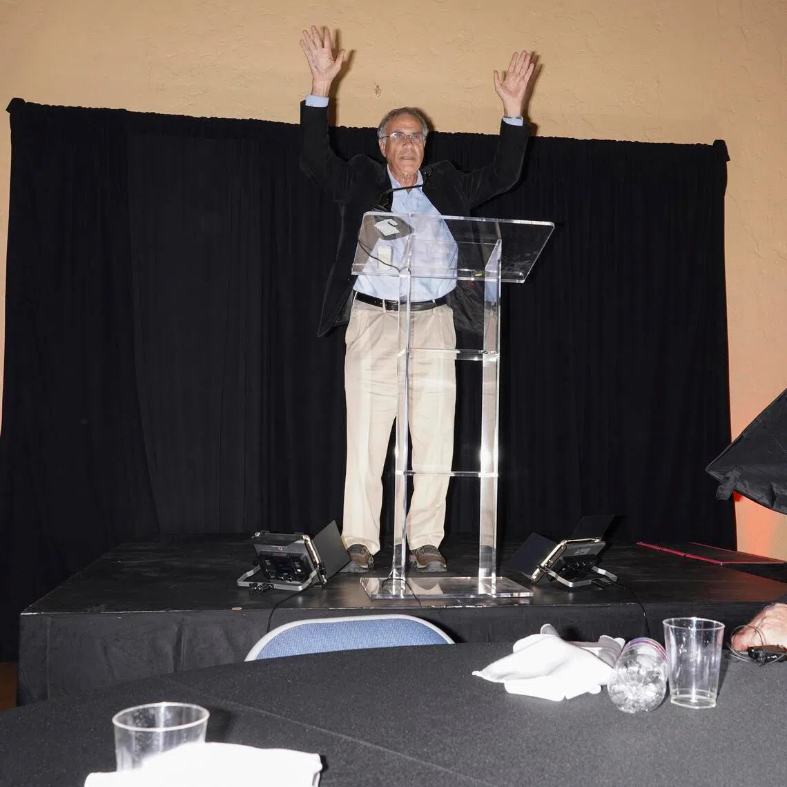 Dr Robert Zubrin, the Mars Society founder and the author of The Case for Mars, speaks at a banquet during an annual convention held by the Mars Society on the University of Southern California campus in Los Angeles on Oct 10.