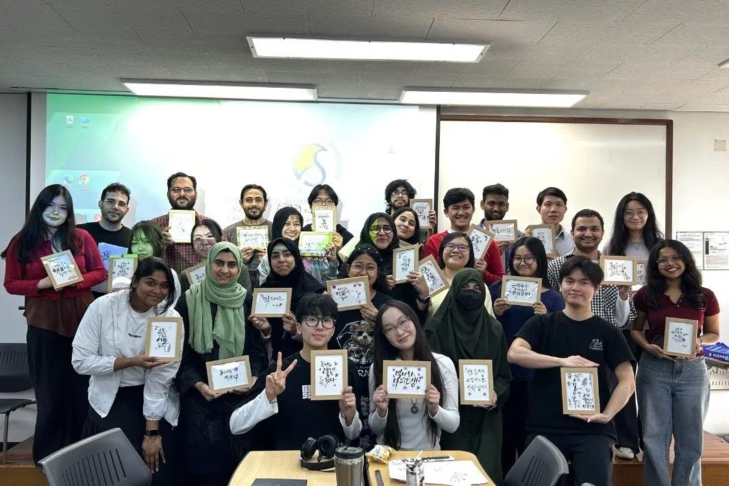 Vietnamese student Nguyen Nhat Minh (first row, far right) joined a Korean calligraphy class in May 2025, organised by SKKU’s Office of International Student Services.