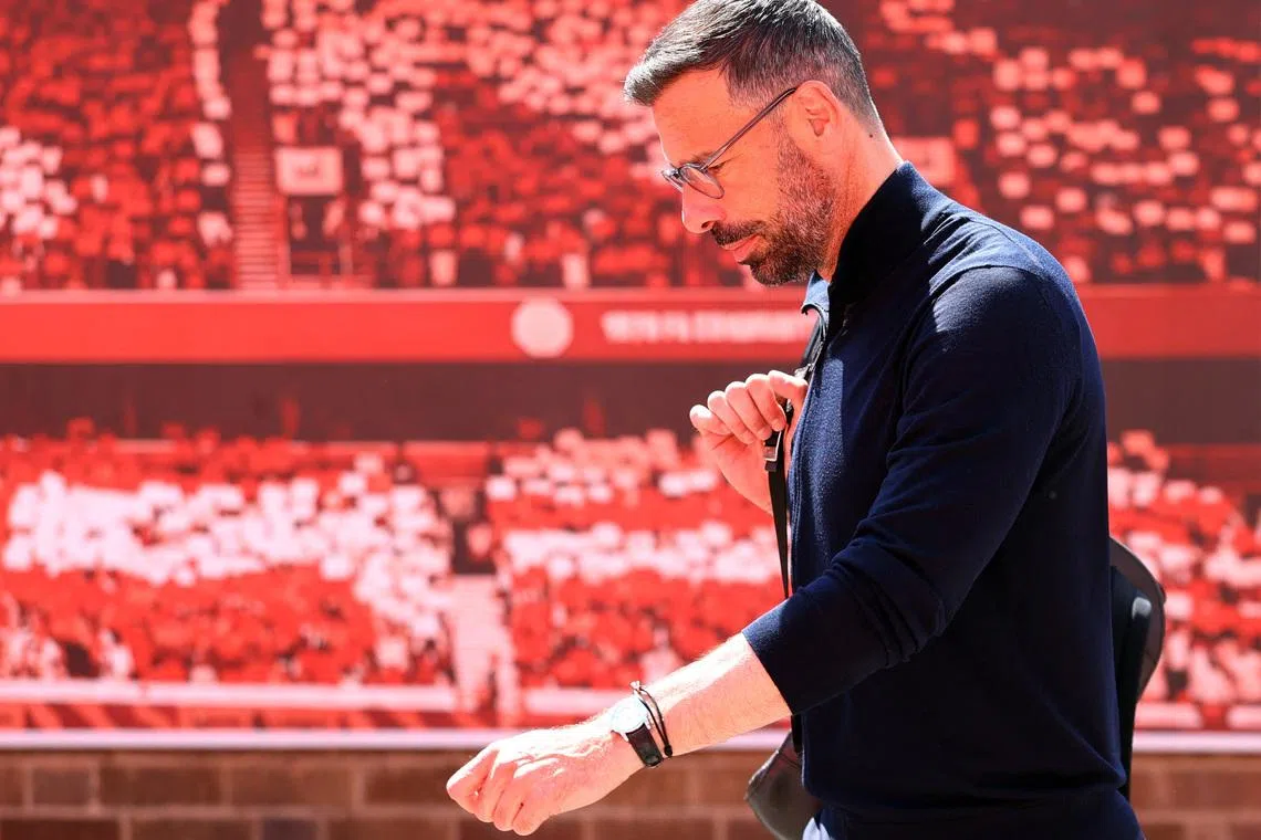 Soccer Football - Premier League - Nottingham Forest v Leicester City - The City Ground, Nottingham, Britain - May 11, 2025 Leicester City manager Ruud van Nistelrooy on the pitch before the match Action Images via Reuters/Andrew Boyers