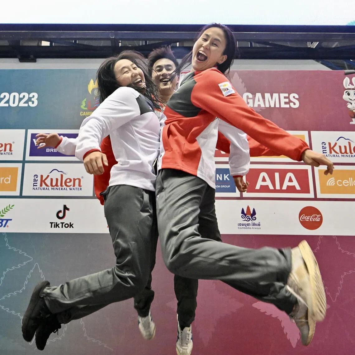 (From left) Quah siblings Jing Wen, Zheng Wen and Ting Wen celebrating after they won the 2023 SEA Games mixed 4X100 medley gold with Nicholas Mahabir.