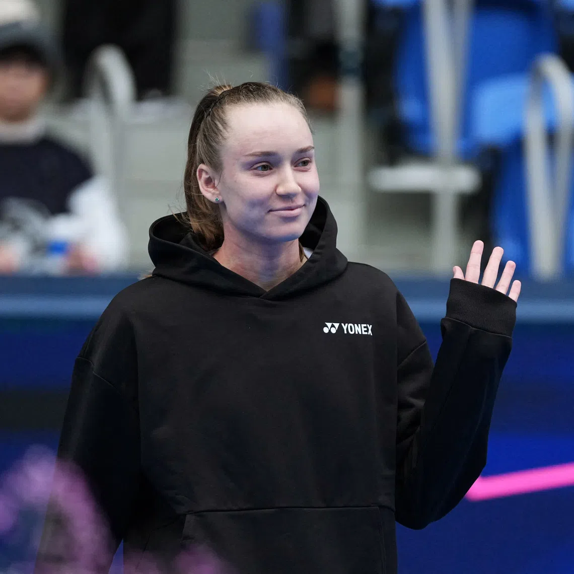 Tennis - WTA 500 - Pan Pacific Open - Ariake Coliseum, Tokyo, Japan - October 30, 2026 Kazakhstan's Elena Rybakina waves towards spectators after retiring from her quarter final match against Canada's Leylah Fernandez and giving a walkover due to injury REUTERS/Yasuyoshi Chiba