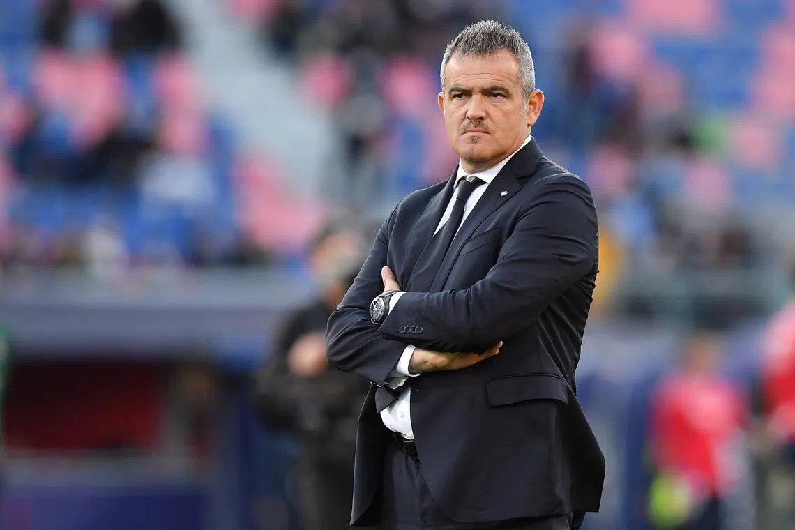 FILE PHOTO: Soccer Football - Serie A - Bologna v Inter Milan - Stadio Renato Dall'Ara, Bologna, Italy - April 27, 2022 Inter Milan assistant coach Massimiliano Farris before the match REUTERS/Jennifer Lorenzini/File Photo