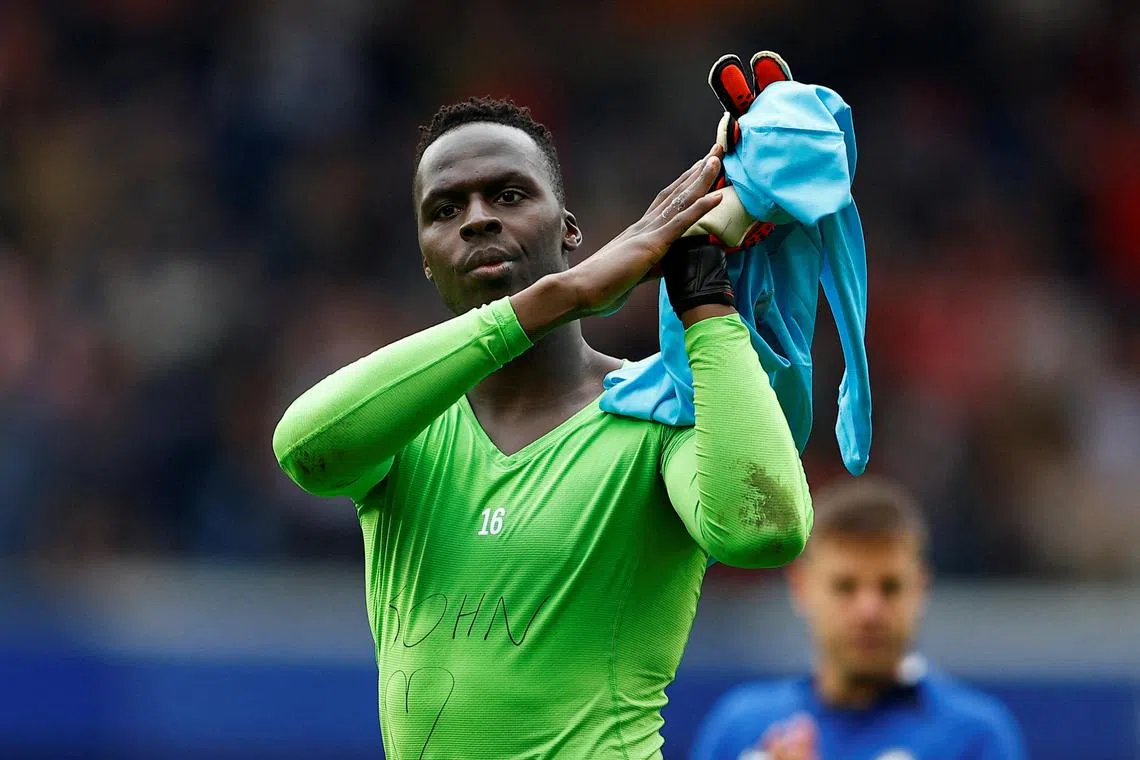 FILE PHOTO: Soccer Football - Premier League - Chelsea v Nottingham Forest - Stamford Bridge, London, Britain - May 13, 2023
Chelsea's Edouard Mendy applauds fans after the match REUTERS/Peter Nicholls EDITORIAL USE ONLY. No use with unauthorized audio, video, data, fixture lists, club/league logos or 'live' services. Online in-match use limited to 75 images, no video emulation. No use in betting, games or single club	/league/player publications.  Please contact your account representative for further details./File Photo