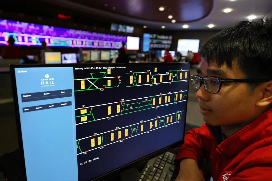 CMG20230814-ThongKH01唐家鸿/蔡玮谦/Launch of Overwatch [Kim Chuan Depot, 11 Kim Chuan Rd, Singapore 537065]
蔡玮谦/0814玮谦本地Overwatch正式启用
- a staff is monitoring the Overwatch system.