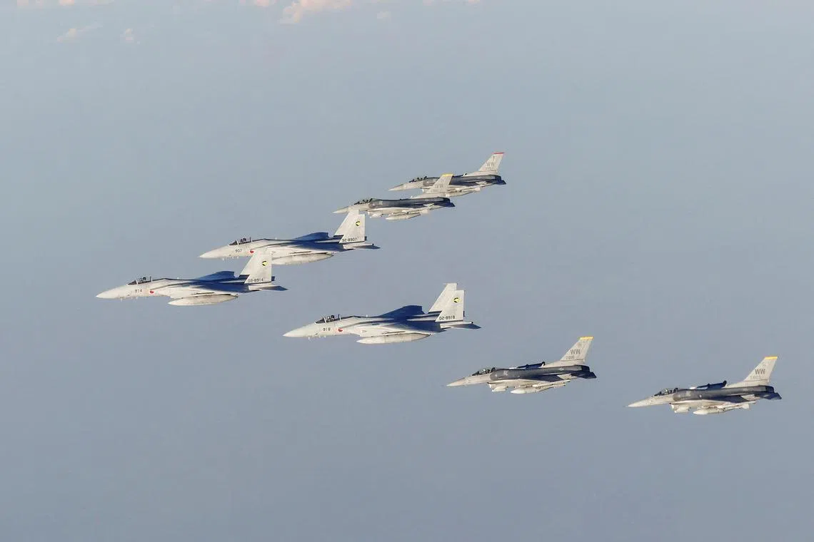 This handout photo taken and released by Japan's Ministry of Defense on November 18, 2022 shows members of Japan's Self-Defense Forces and US Armed Forces conducting a bilateral exercise over the Sea of Japan, also known as the East Sea. - Japan and the US held joint military drills in the airspace over the Sea of Japan after North Korea fired a missile on November 18, Tokyo defence officials said. (Photo by Handout / Japan's Ministry of Defense / AFP) / -----EDITORS NOTE --- RESTRICTED TO EDITORIAL USE - MANDATORY CREDIT "AFP PHOTO / Japan's Ministry of Defense" - NO MARKETING - NO ADVERTISING CAMPAIGNS - DISTRIBUTED AS A SERVICE TO CLIENTS