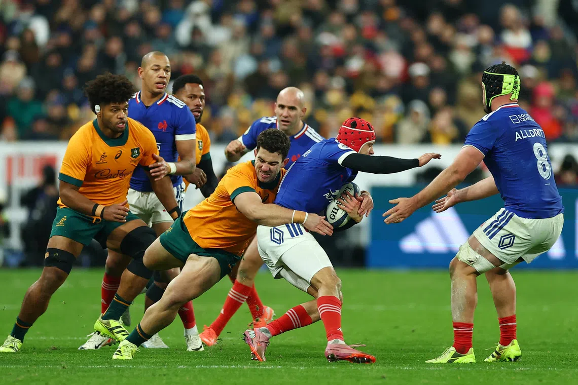 Rugby Union - Autumn Internationals - France v Australia - Stade de France, Saint-Denis, France - November 22, 2025 France's Louis Bielle-Biarrey in action with Australia's Josh Nasser REUTERS/Gonzalo Fuentes