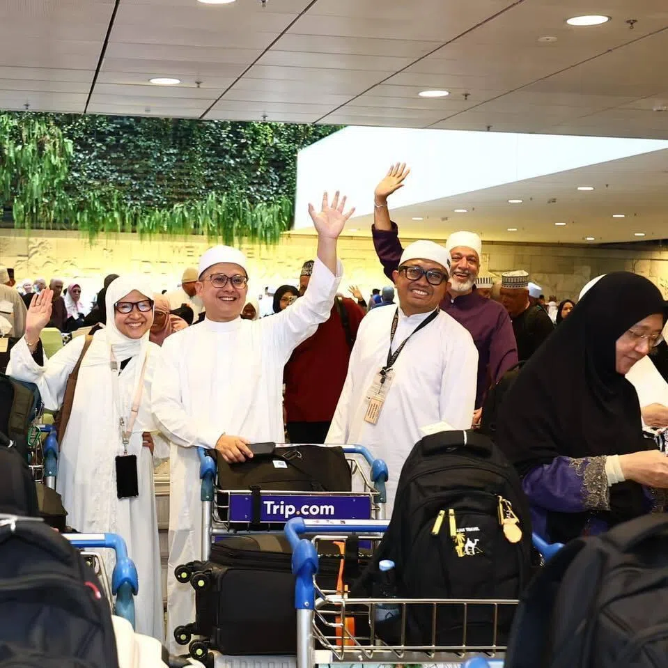 The group consisted of 302 pilgrims from seven MUIS-authorised travel agents.