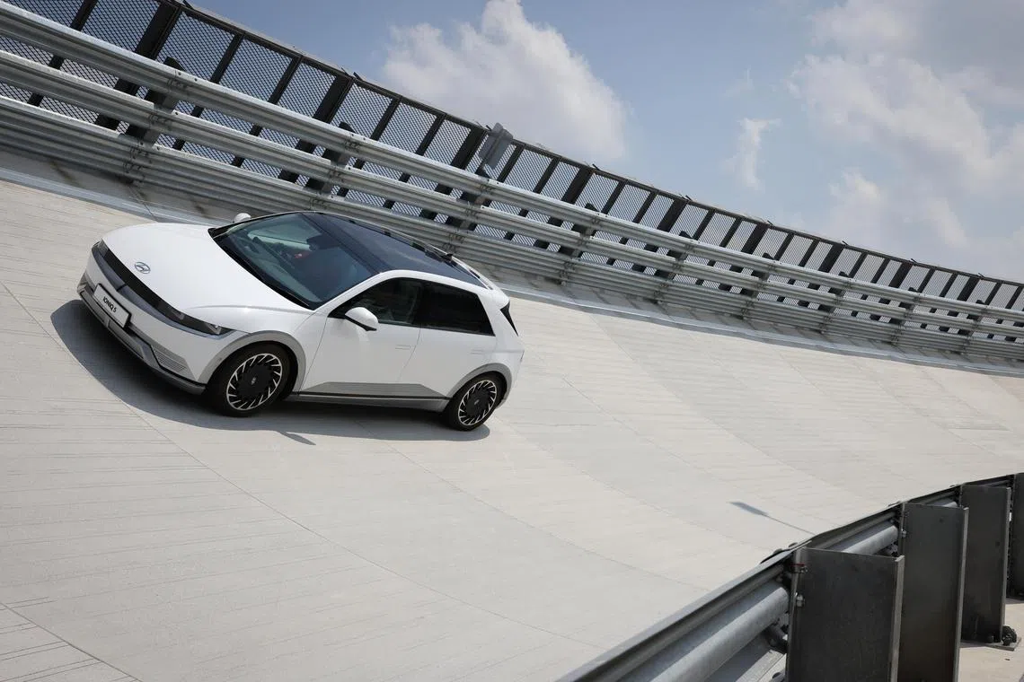 cthyundai21 ST20231103_202397964215 Ong Wee Jin / ***Embargoed until 21 Nov*** 620-metre-long Sky Track where customer can test drive the vehicle. Media preview of Hyundai Motor Group Innovation Center in Singapore (HMGICS). Photographed on Nov 3, 2023.