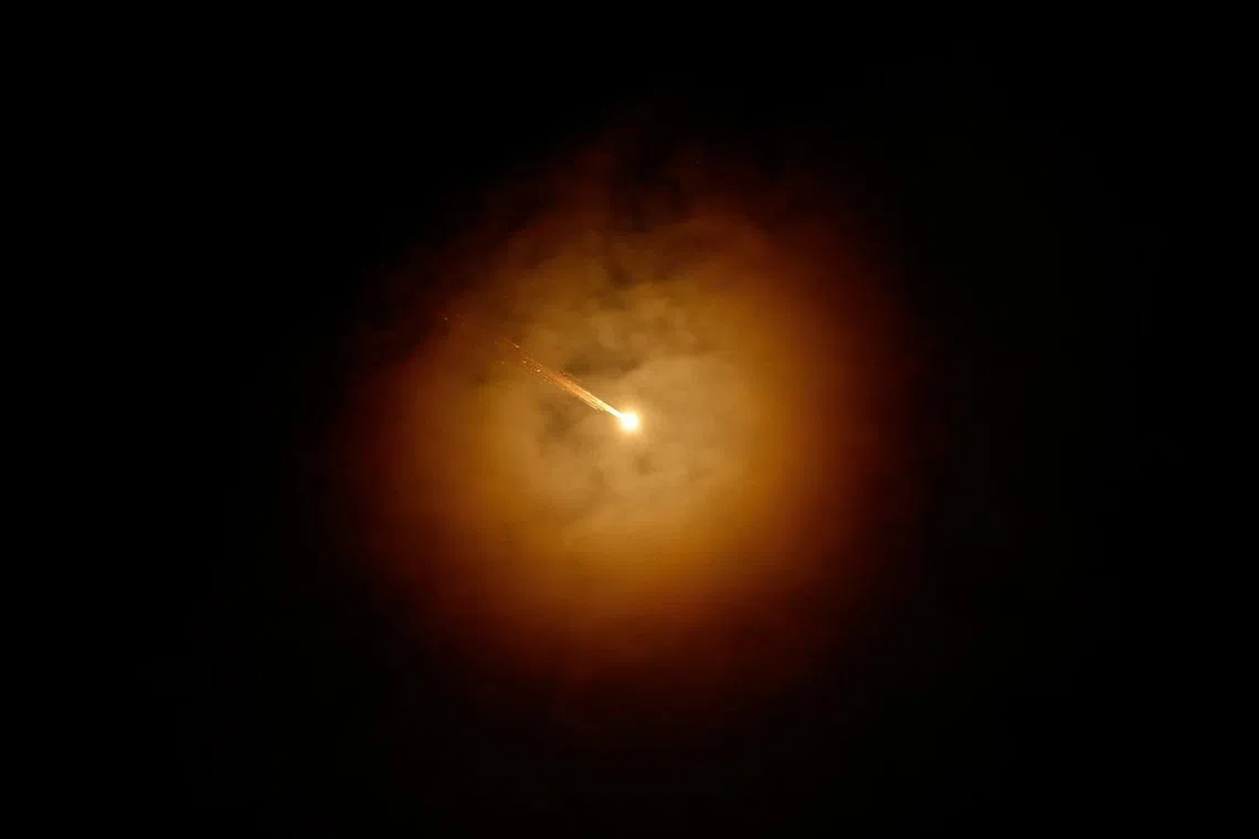 وطن نيوز – ويواجه اللاجئون الفلسطينيون الذين طردوا من المخيم الآن الصواريخ الإيرانية